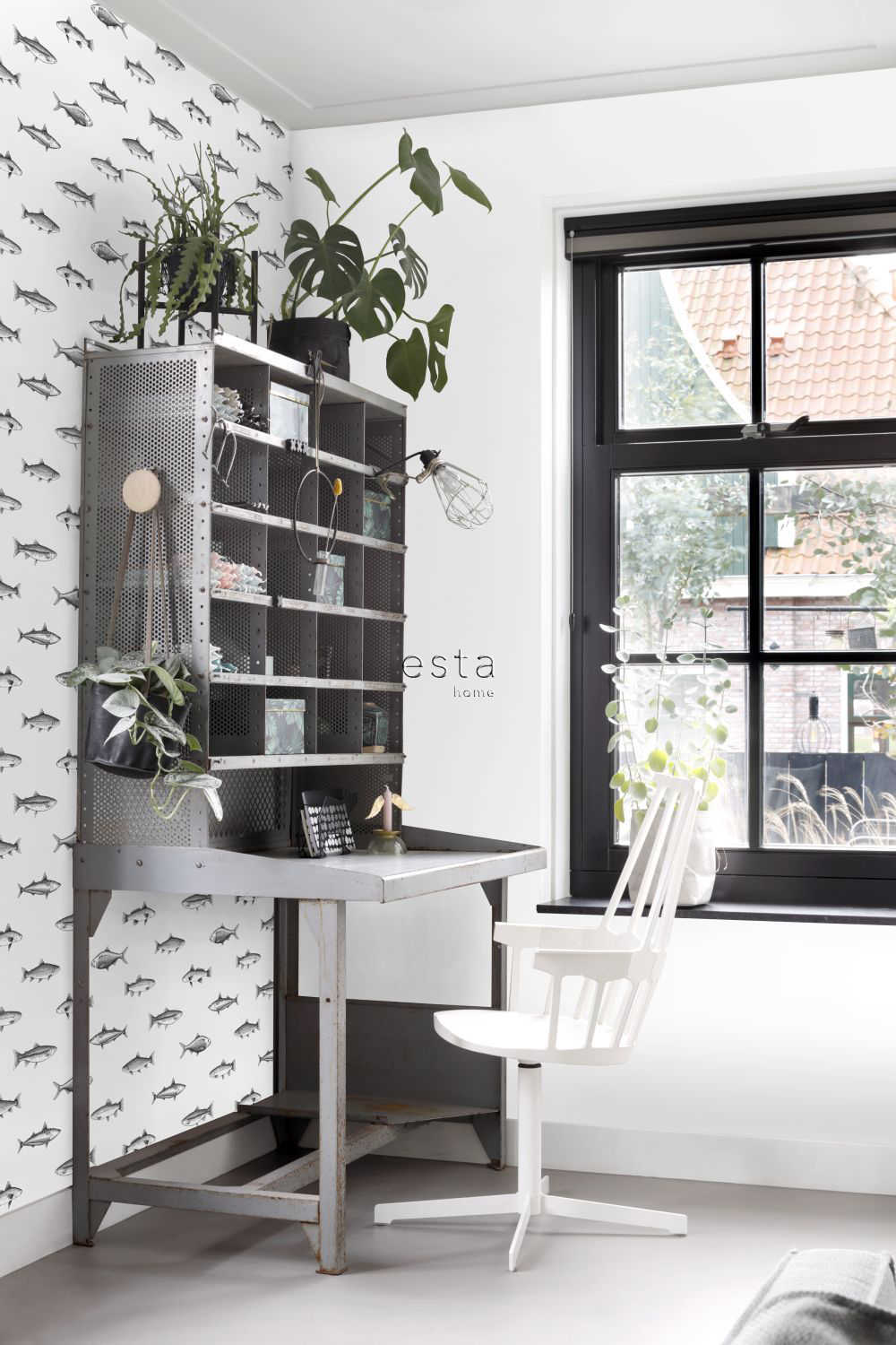 Esta Home Black & White with a splash of Gold 138967