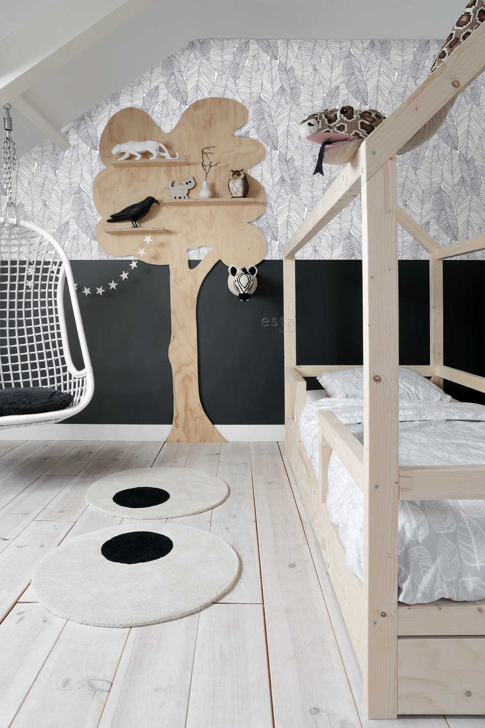 Esta Home Black & White with a splash of Gold 139011