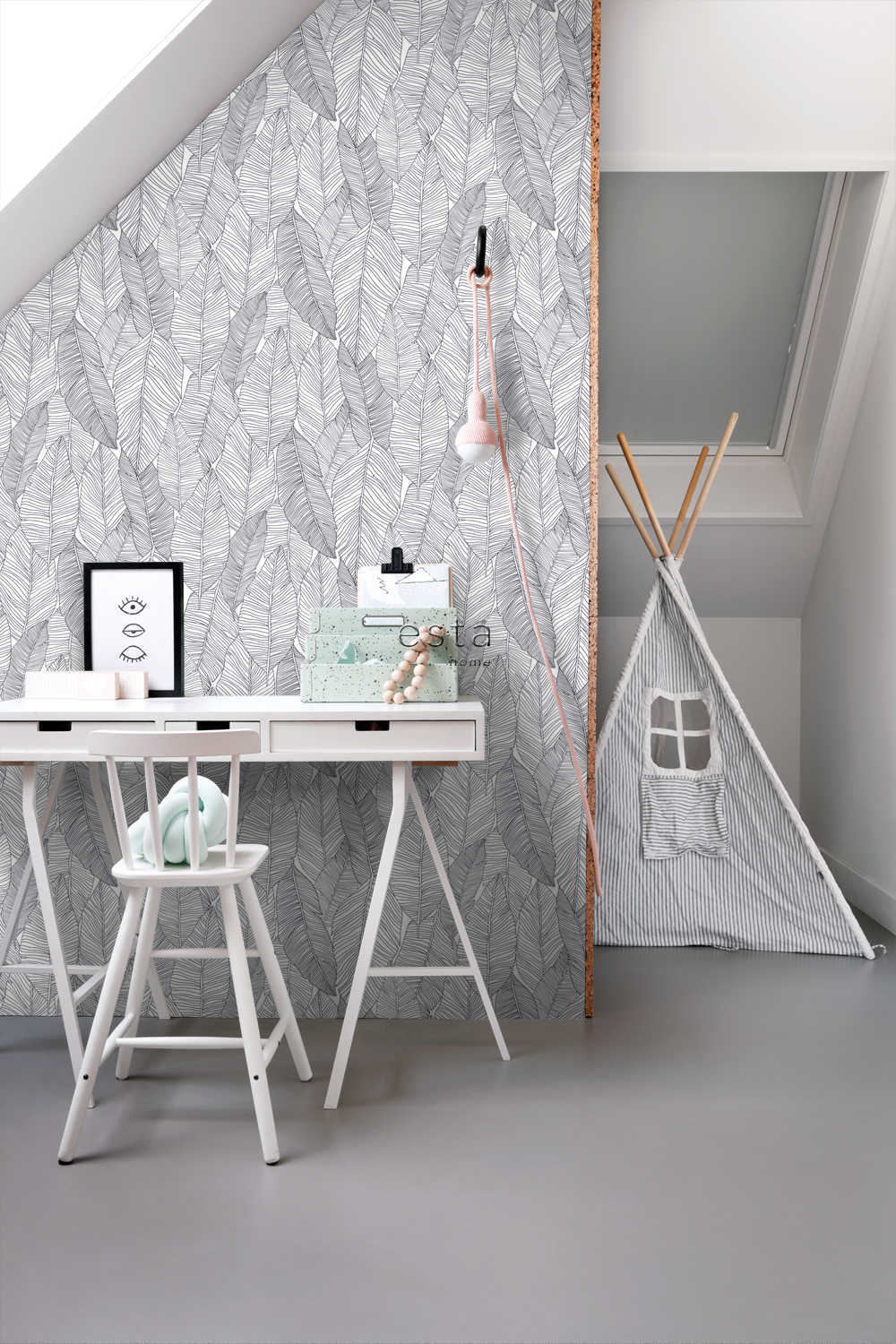 Esta Home Black & White with a splash of Gold 139011