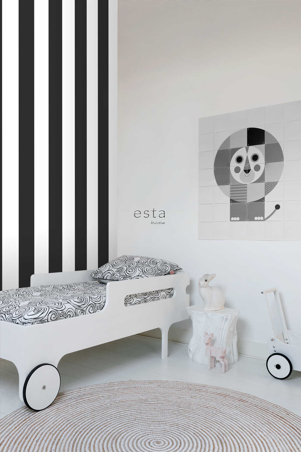 Esta Home Black & White with a splash of Gold 139111