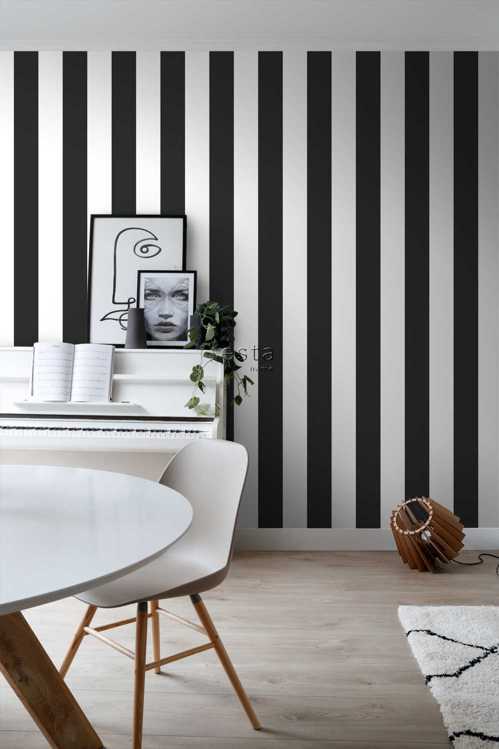 Esta Home Black & White with a splash of Gold 139111