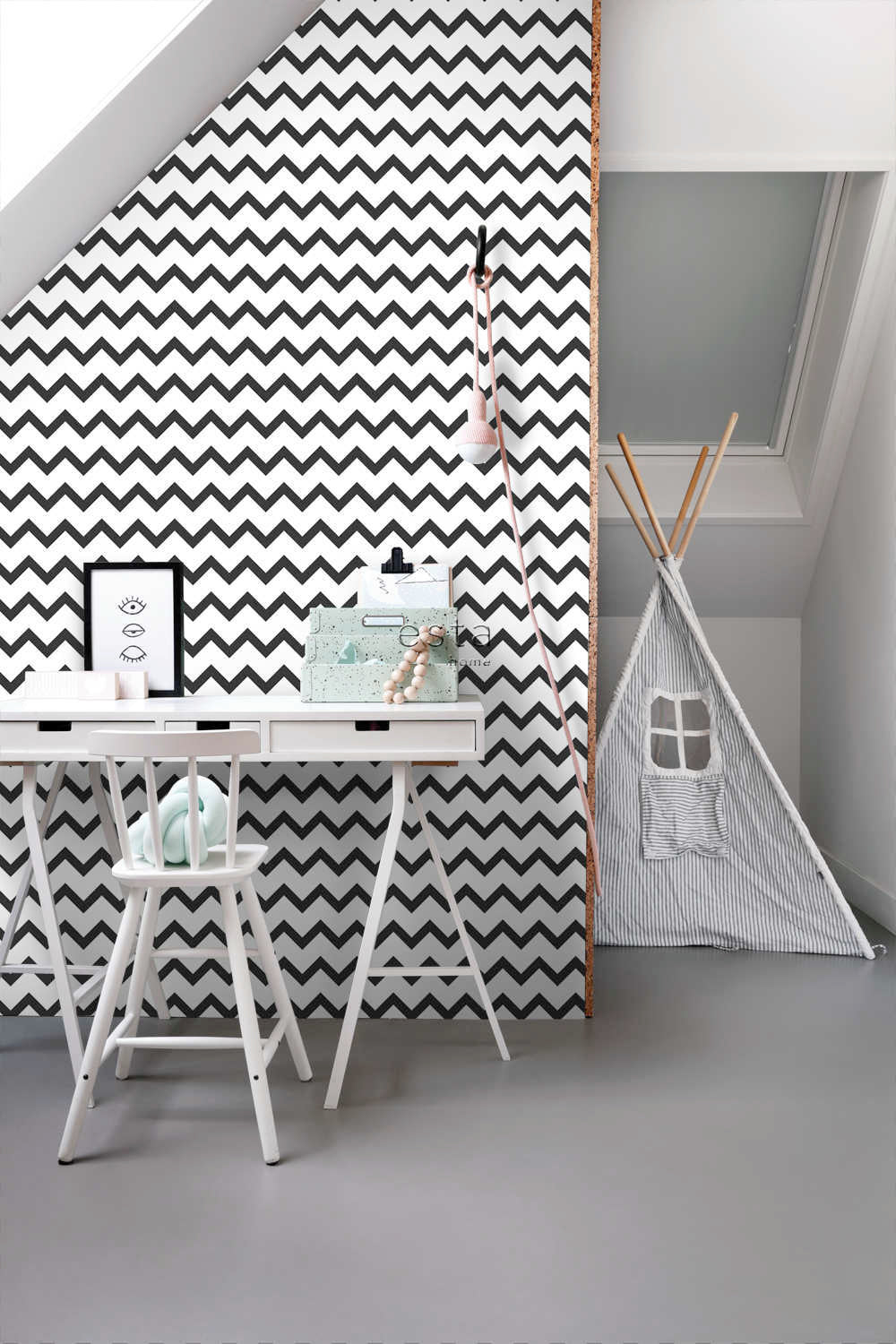 Esta Home Black & White with a splash of Gold 139115