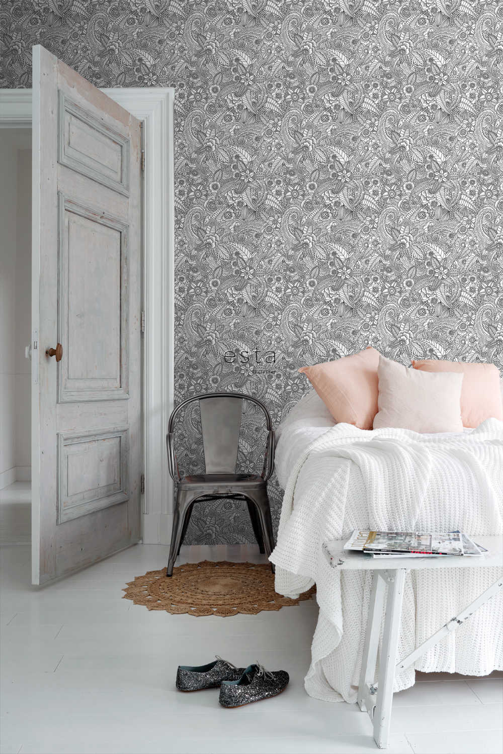 Esta Home Black & White with a splash of Gold 139117