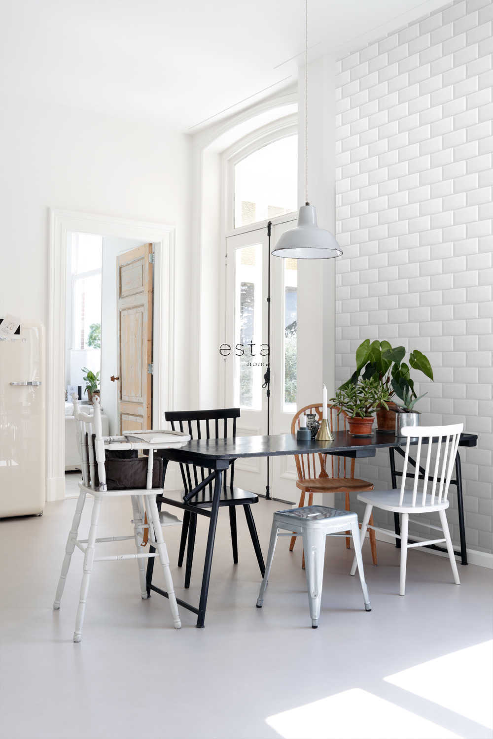 Esta Home Black & White with a splash of Gold 139120