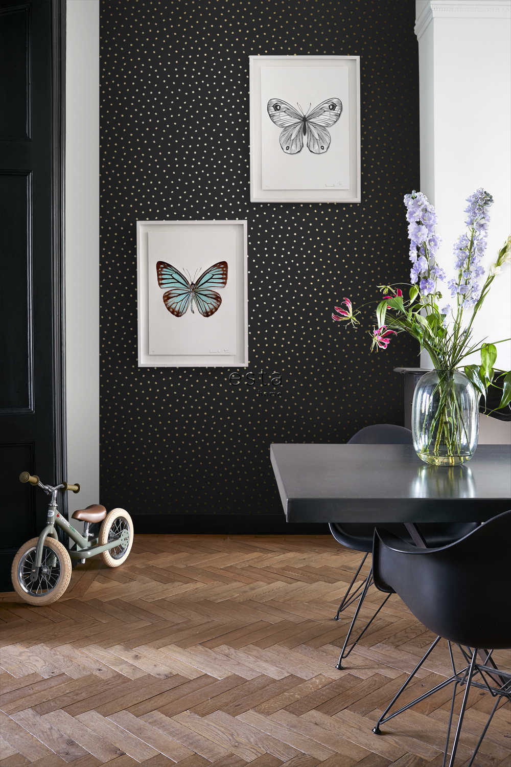 Esta Home Black & White with a splash of Gold 139122