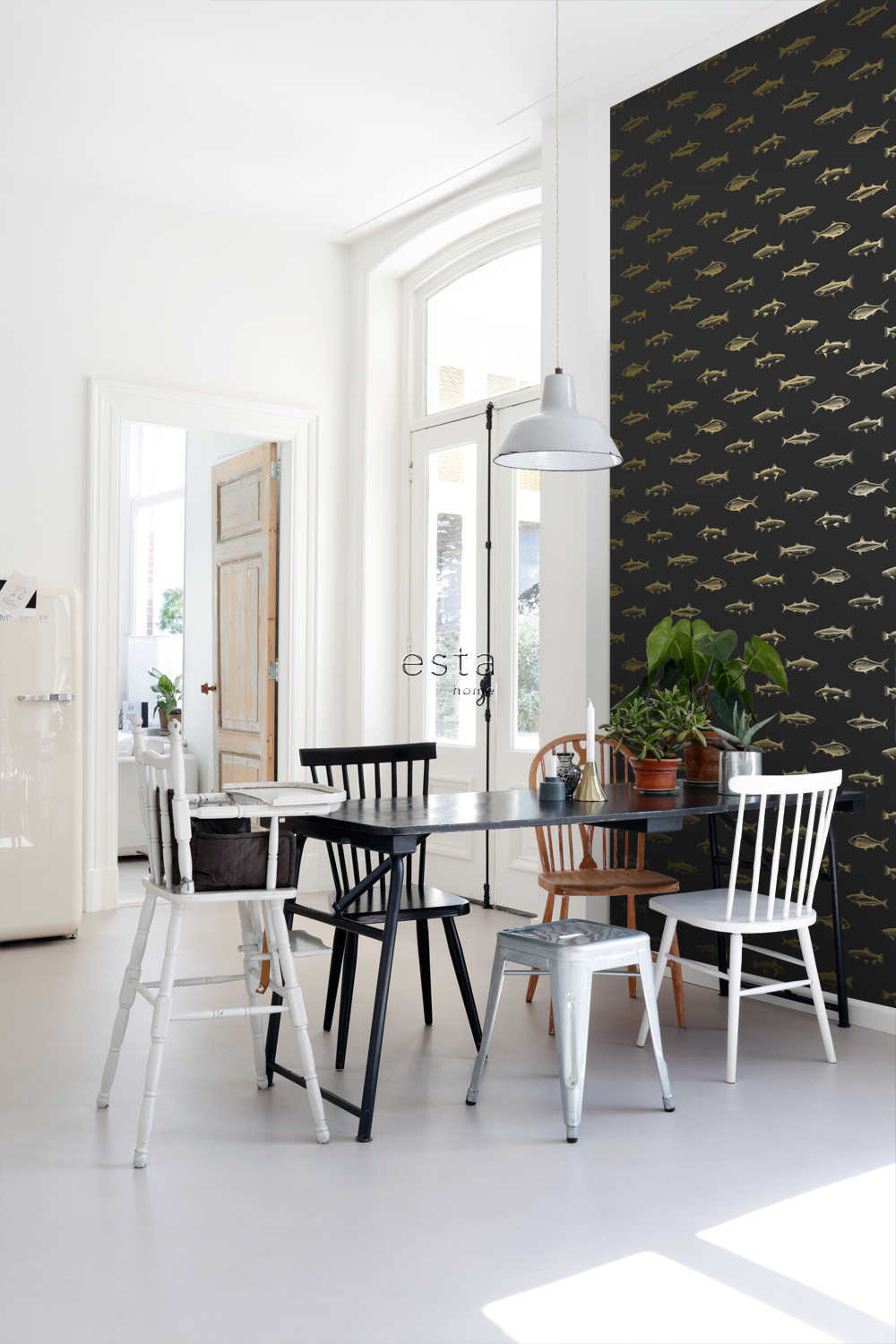 Esta Home Black & White with a splash of Gold 139124
