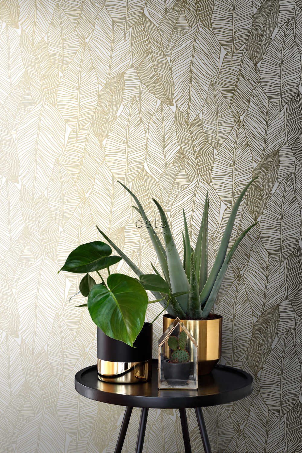Esta Home Black & White with a splash of Gold 139125