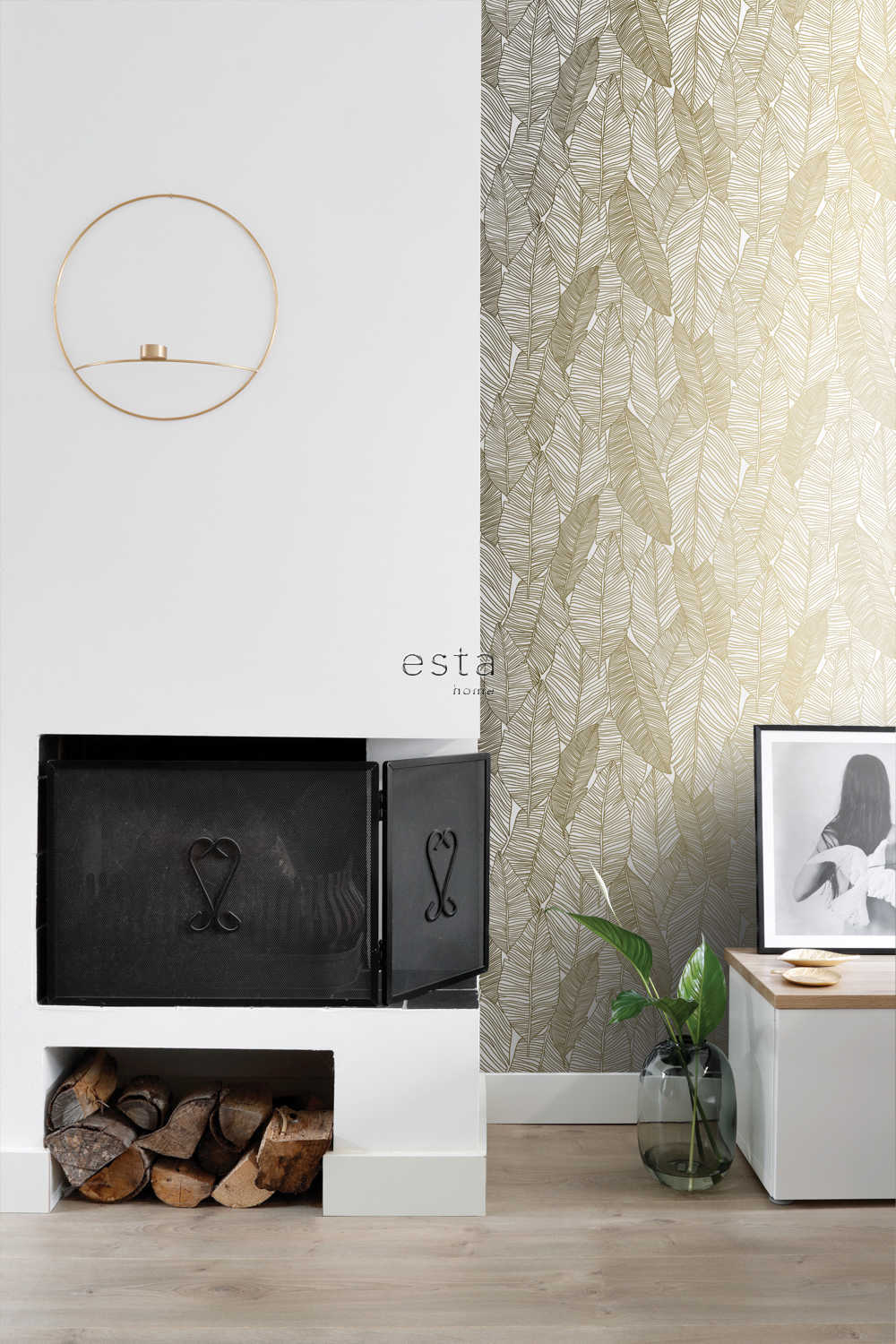 Esta Home Black & White with a splash of Gold 139125