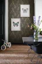 Esta Home Black & White with a splash of Gold 139126