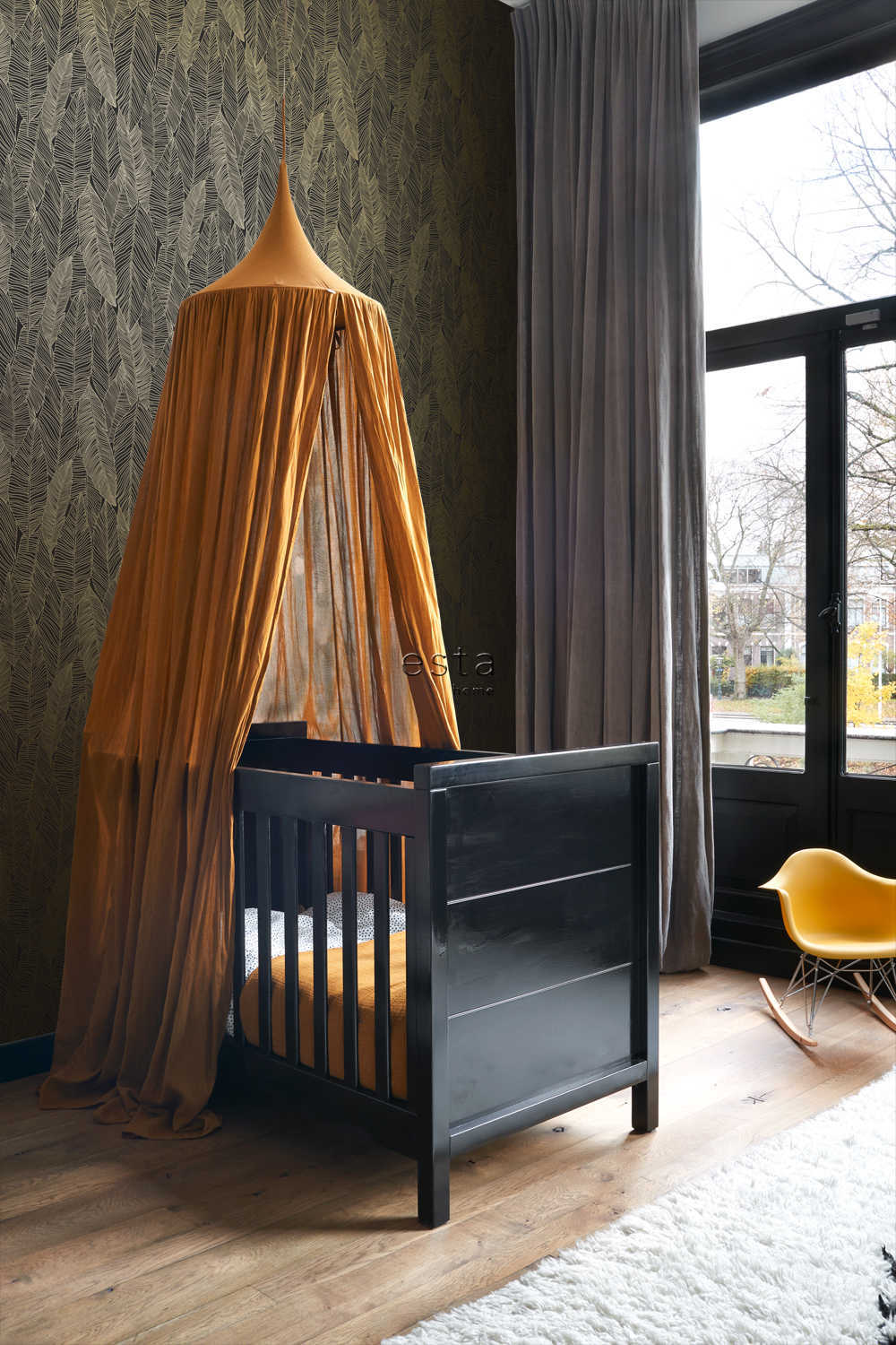Esta Home Black & White with a splash of Gold 139126