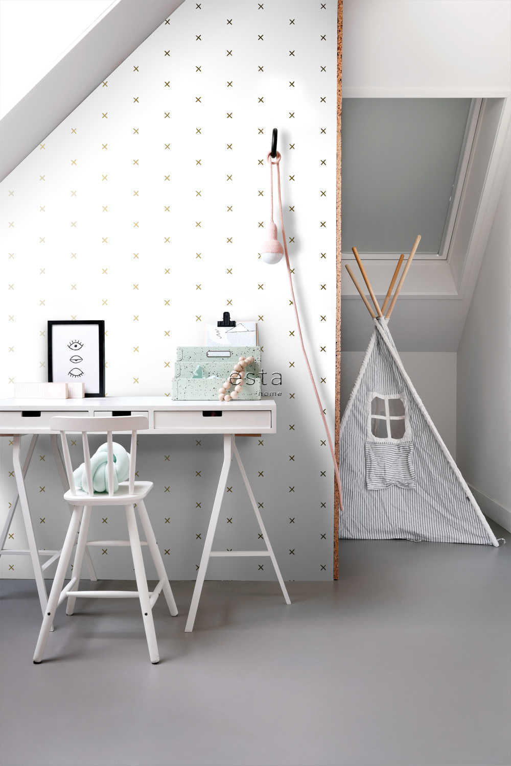 Esta Home Black & White with a splash of Gold 139129