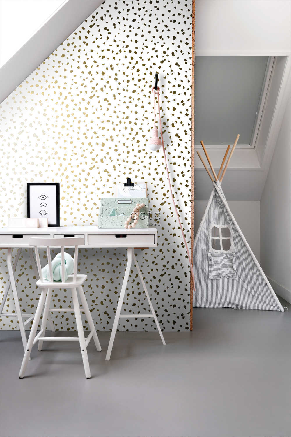 Esta Home Black & White with a splash of Gold 139133