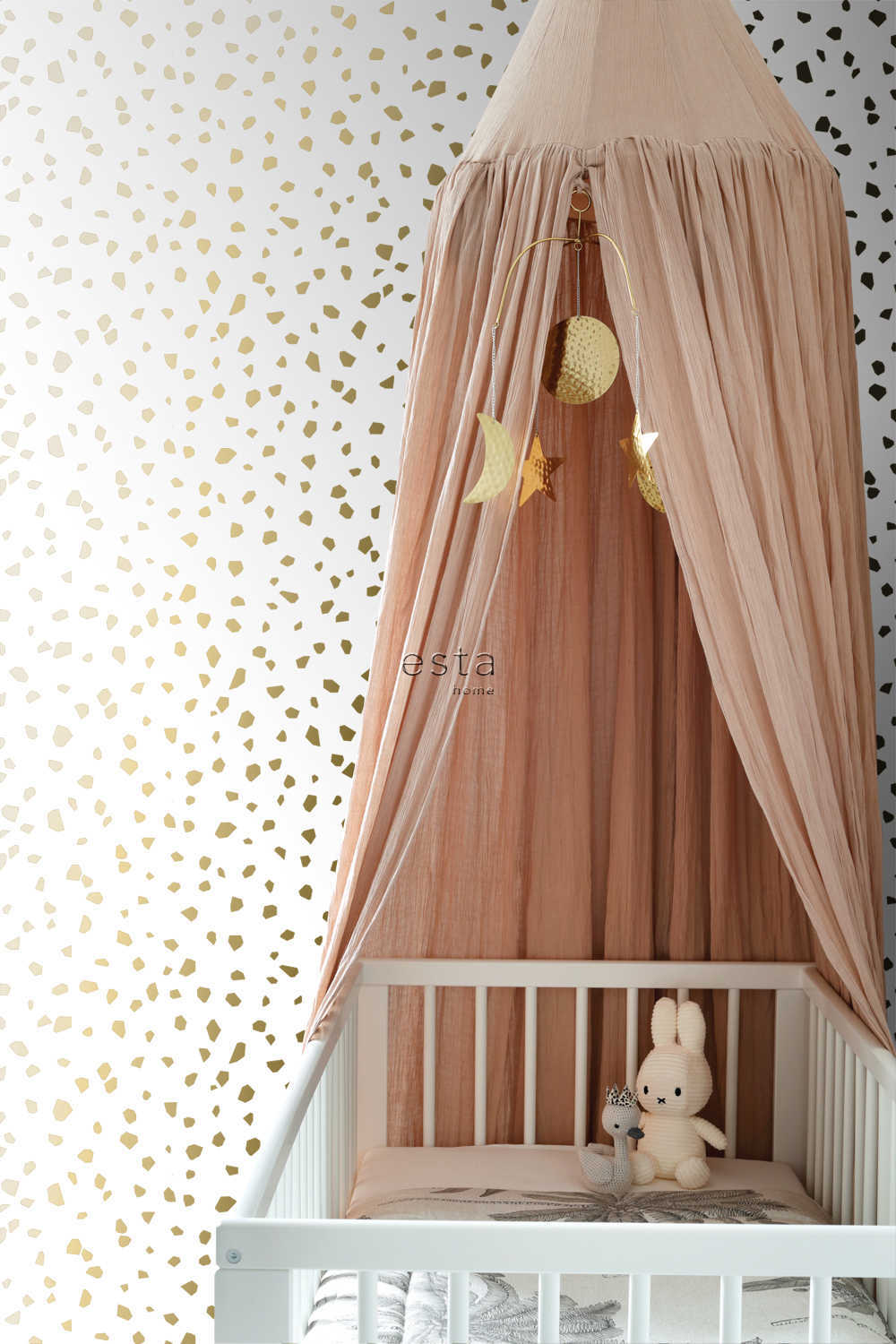 Esta Home Black & White with a splash of Gold 139133
