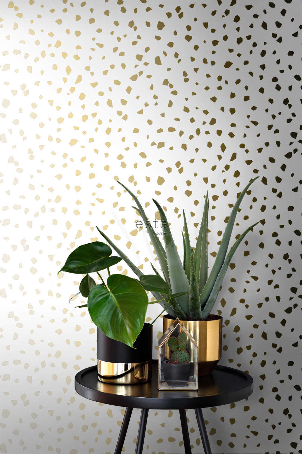 Esta Home Black & White with a splash of Gold 139133