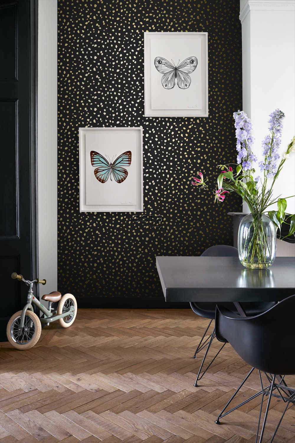 Esta Home Black & White with a splash of Gold 139134