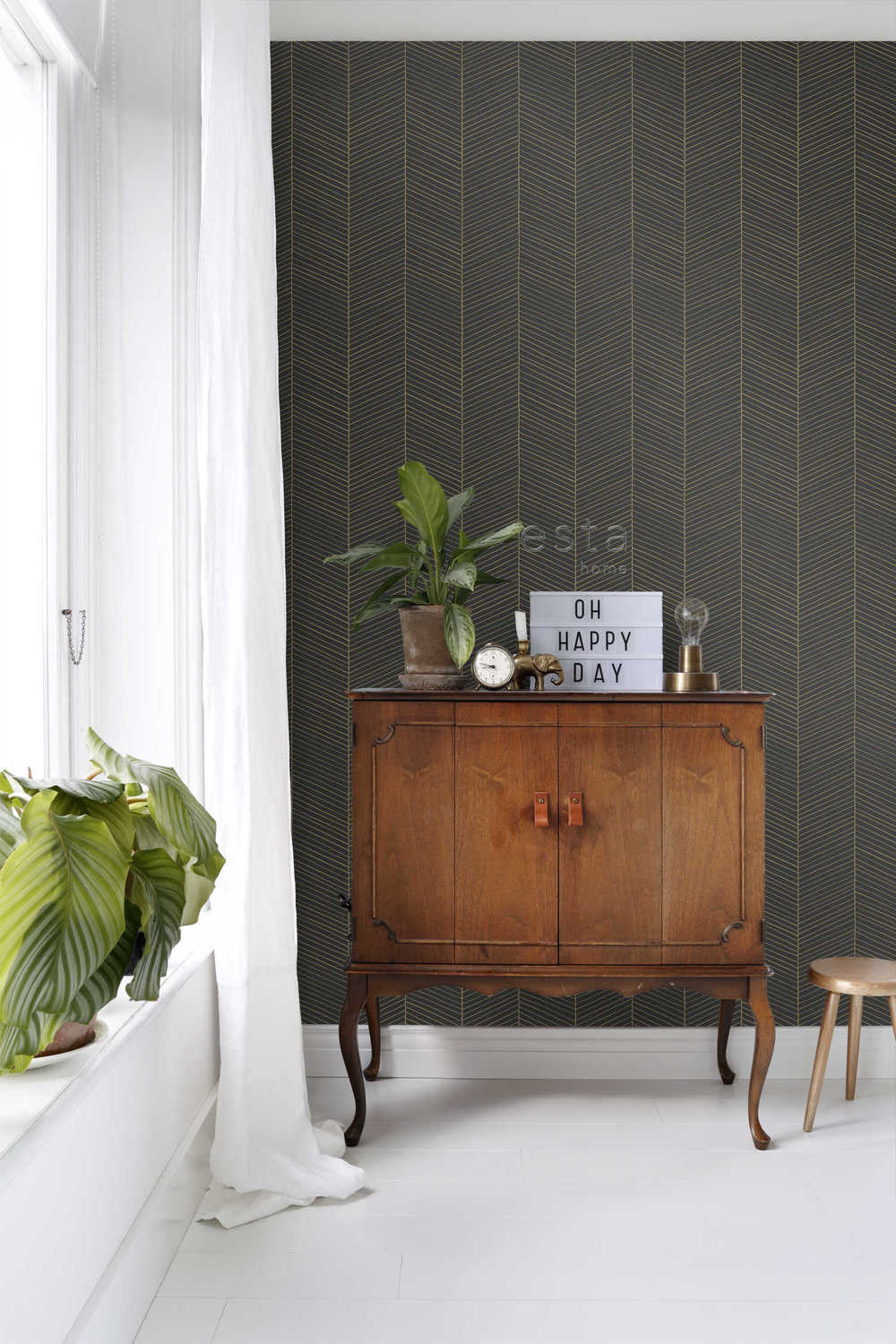 Esta Home Black & White with a splash of Gold 139136