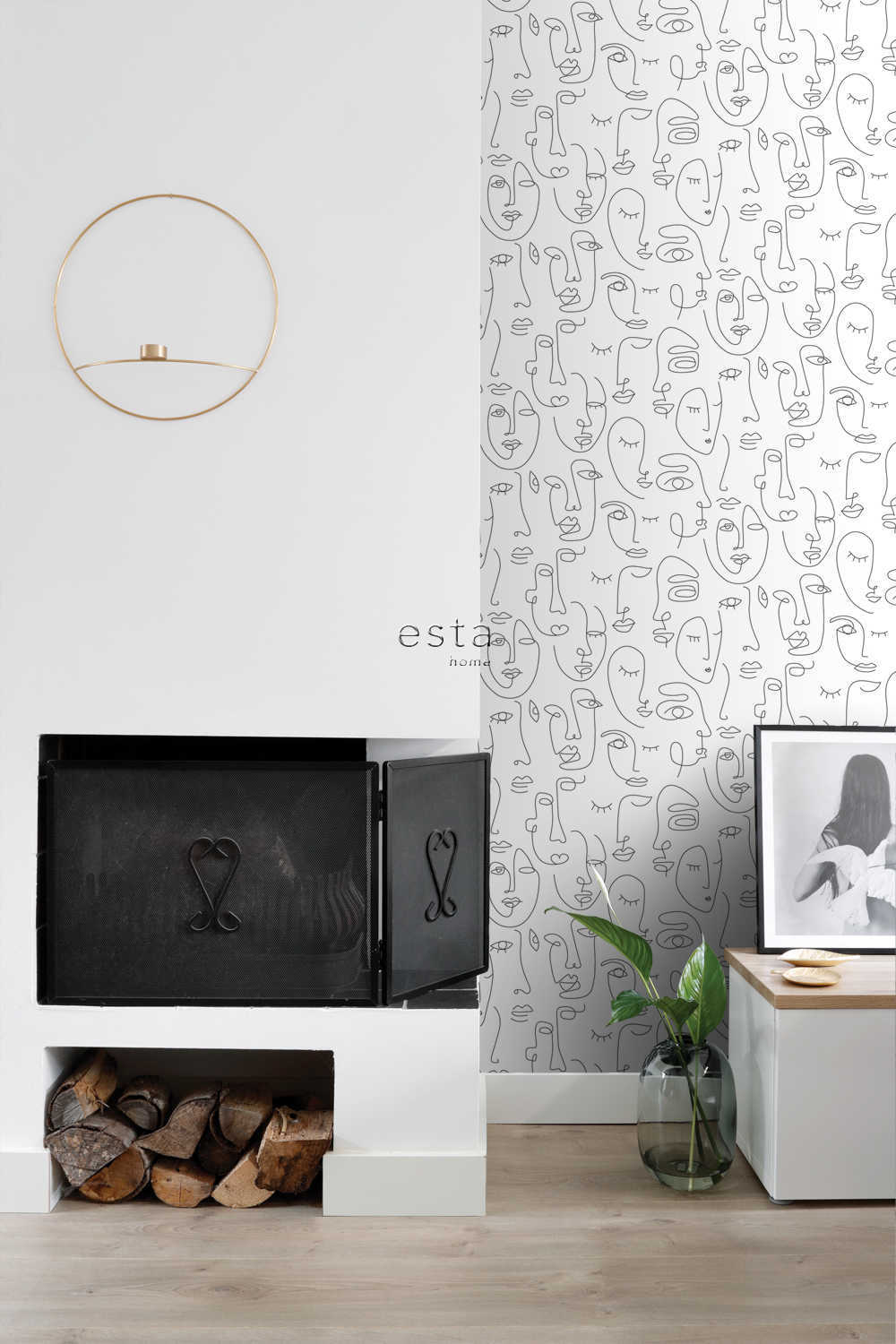 Esta Home Black & White with a splash of Gold 139145