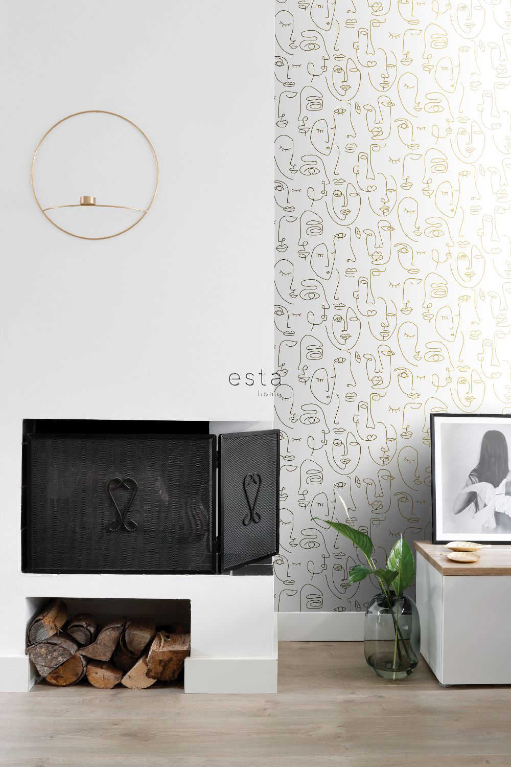 Esta Home Black & White with a splash of Gold 139146