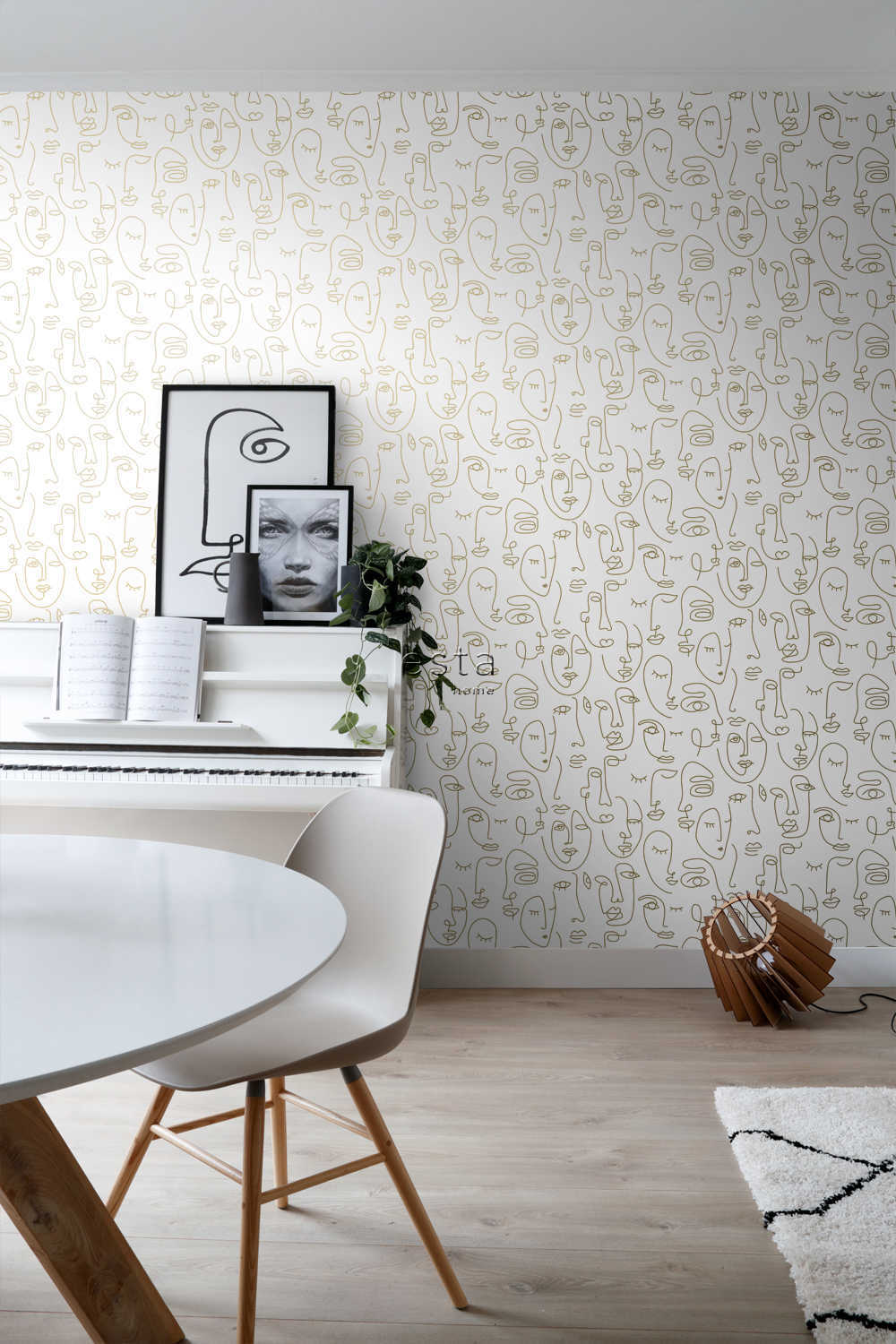 Esta Home Black & White with a splash of Gold 139146
