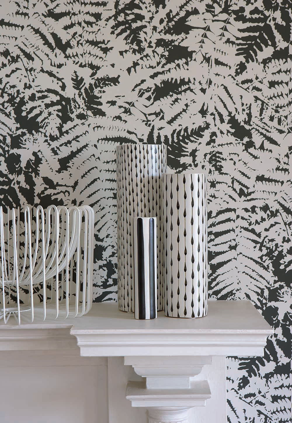 Little Greene 20th Century Papers Fern 1960 Off Black