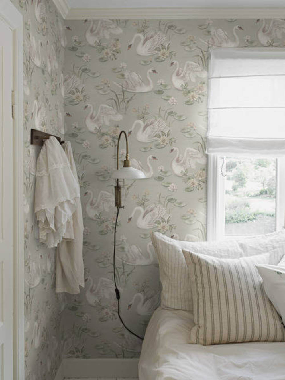 Boråstapeter Newbie Wallpaper II Lily Swan 6925