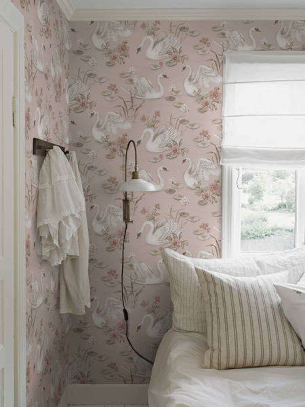 Boråstapeter Newbie Wallpaper II Lily Swan 6927