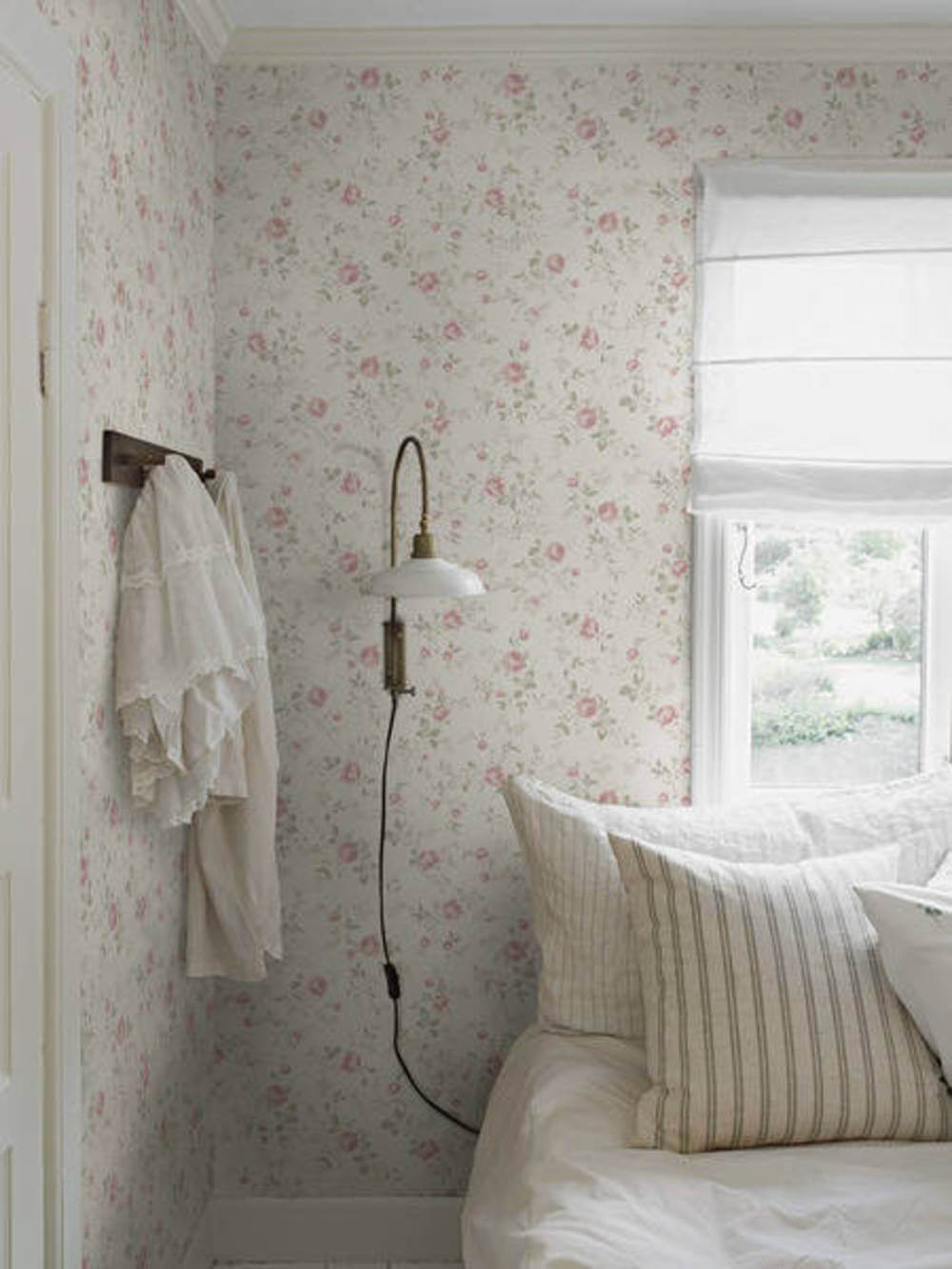Boråstapeter Newbie Wallpaper II Rose Garden 6928