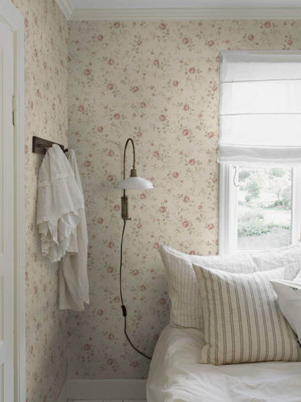 Boråstapeter Newbie Wallpaper II Rose Garden 6929