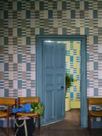 Farrow & Ball Carte Blanche Check 60-03 behang in een interieur