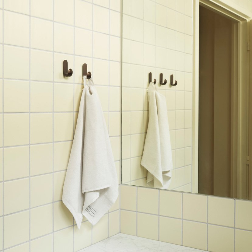 Normann Copenhagen Wandhaken Curve Mini Hooks - Mat Bruin (2 stuks)