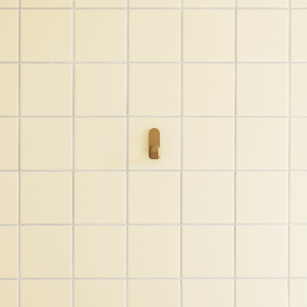 Normann Copenhagen Wandhaken Curve Mini Hooks - Mat Goud (2 stuks)