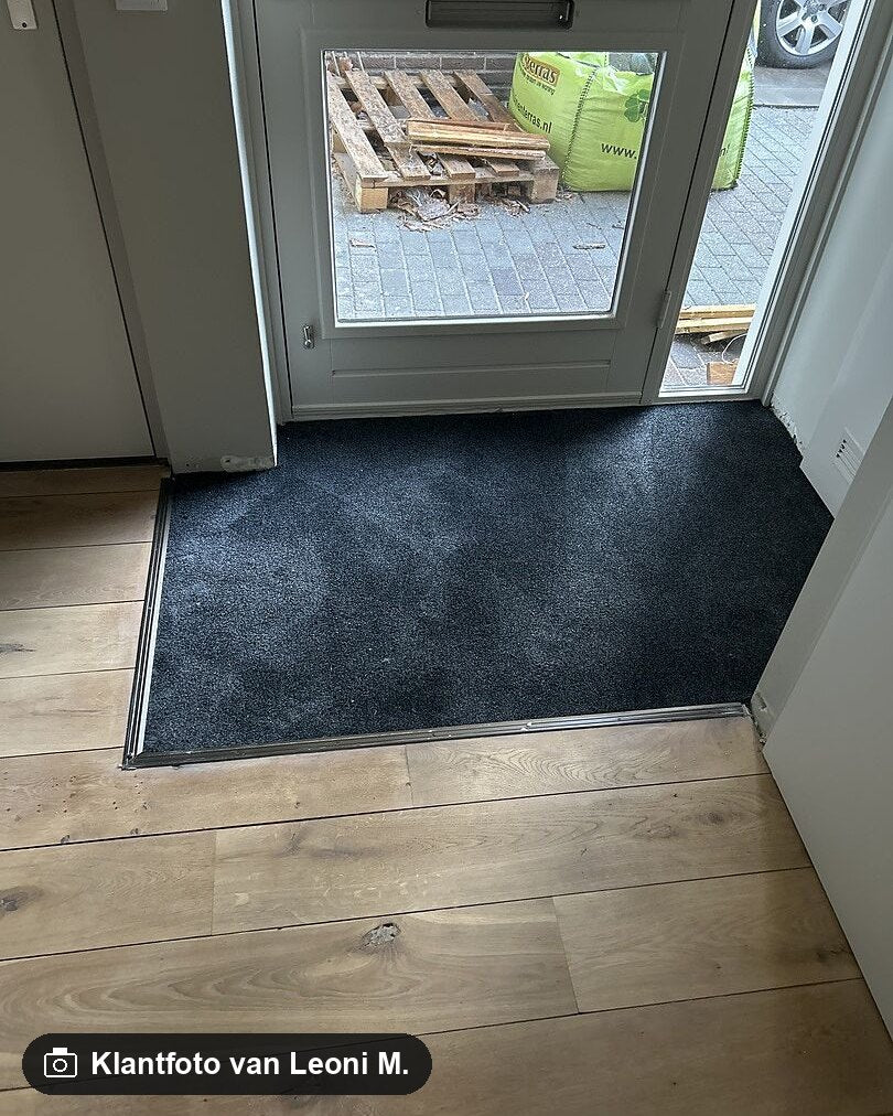 Klantfoto van Leoni M. bij Ambiant Vide 0205 Antraciet – Droogloopmat op maat