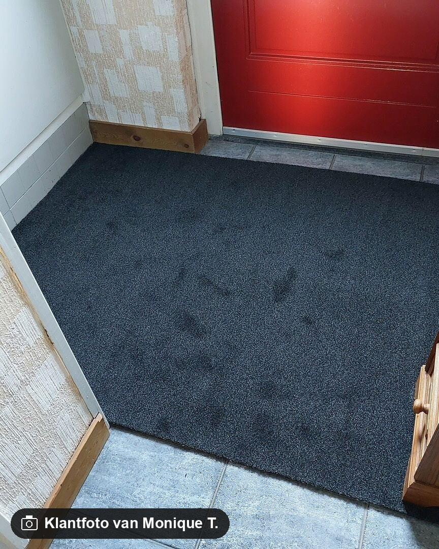 Klantfoto van Monique T. bij Ambiant Vide 0205 Antraciet – Droogloopmat op maat