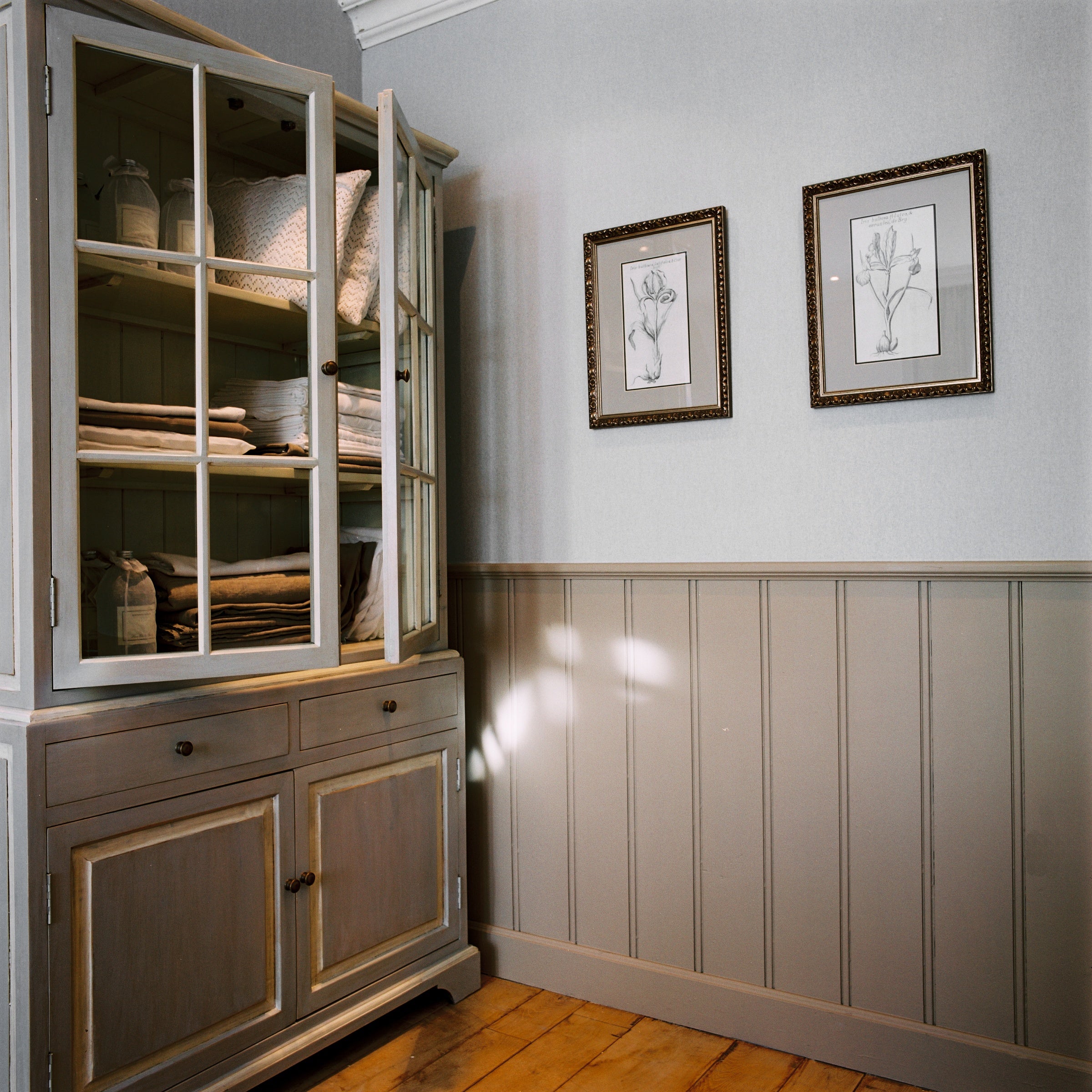 product_arte_flamant-the-wallpaper-collection_40017_roomshot.jpg