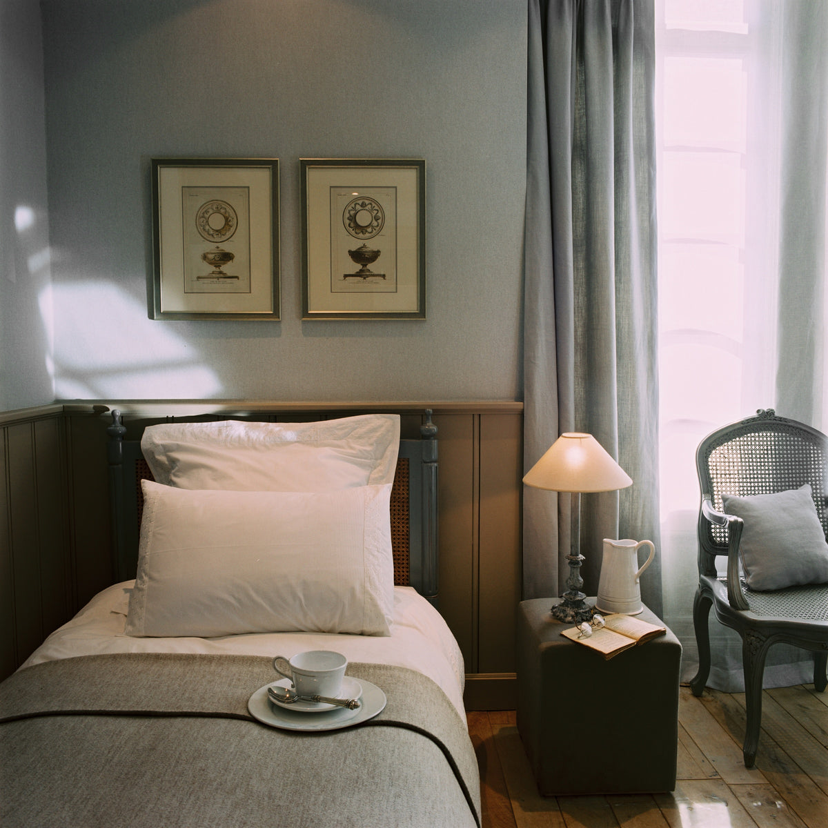 product_arte_flamant-the-wallpaper-collection_40018_roomshot.jpg