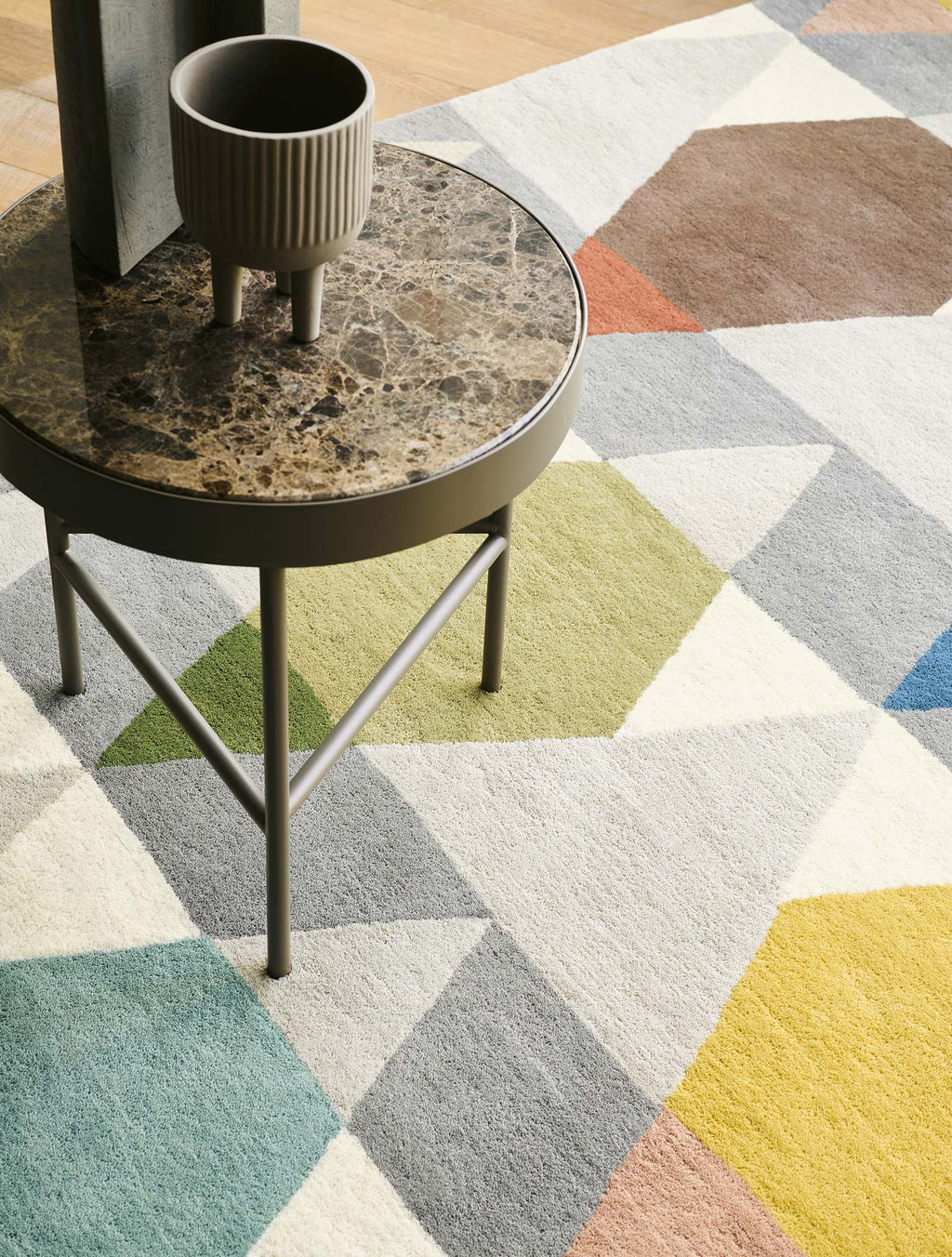 Brink & Campman Estella Vases vloerkleed in een interieur