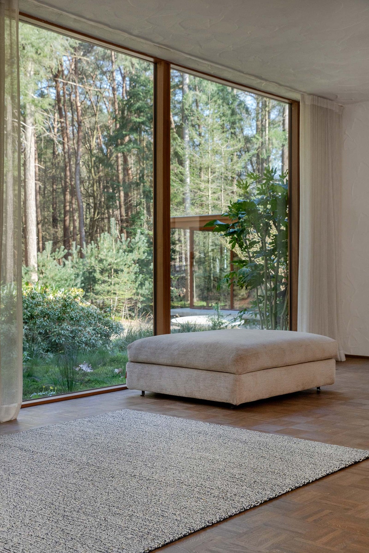 Brink & Campman Jazz Dense Carbon vloerkleed in een interieur
