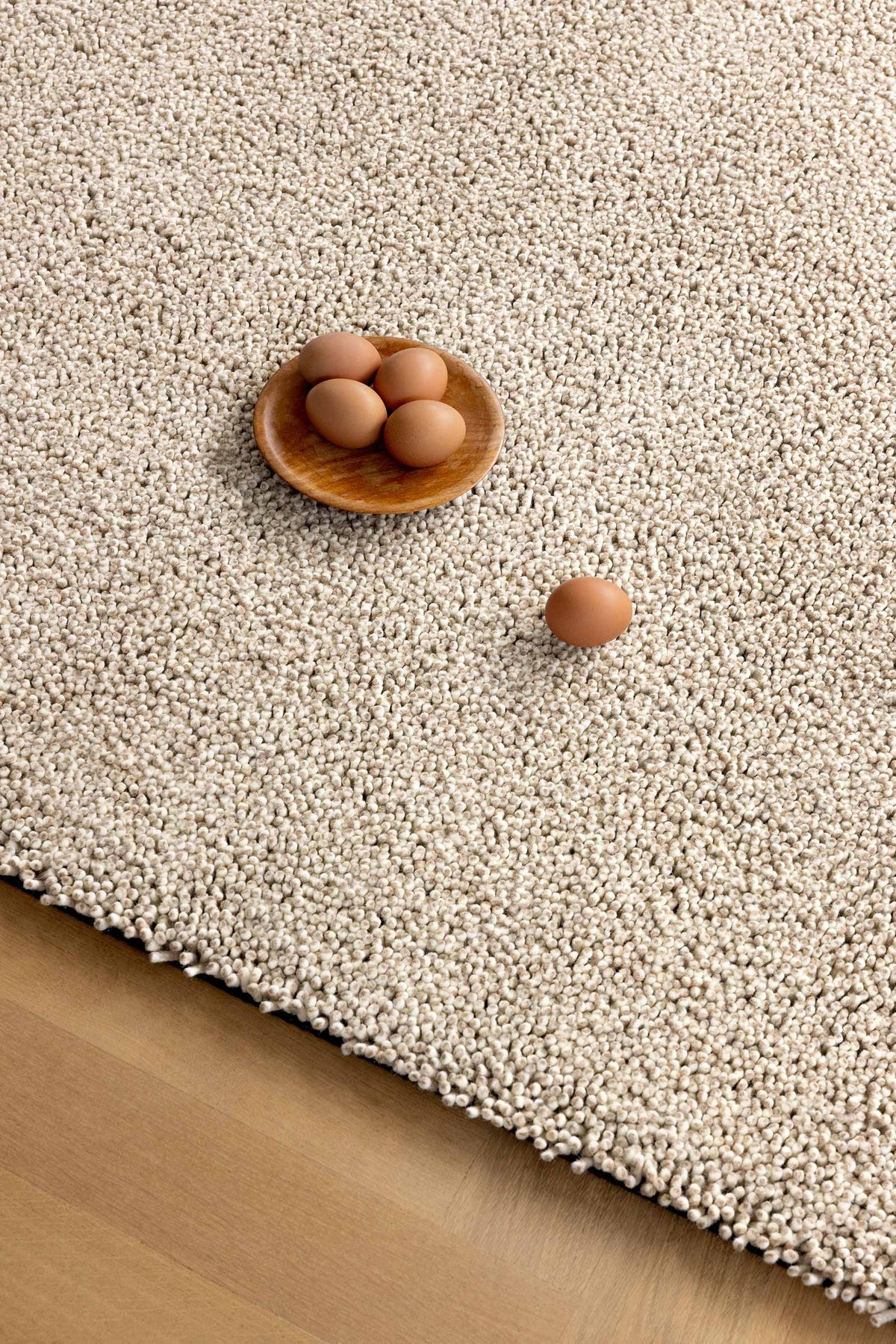 Brink & Campman Origin Low Greige vloerkleed in een interieur