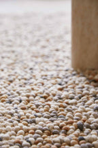 Brink & Campman Pebble Natural vloerkleed in een interieur