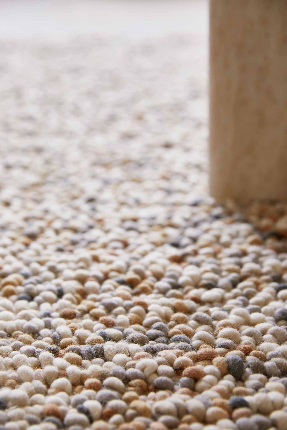 Brink & Campman Pebble Natural vloerkleed in een interieur