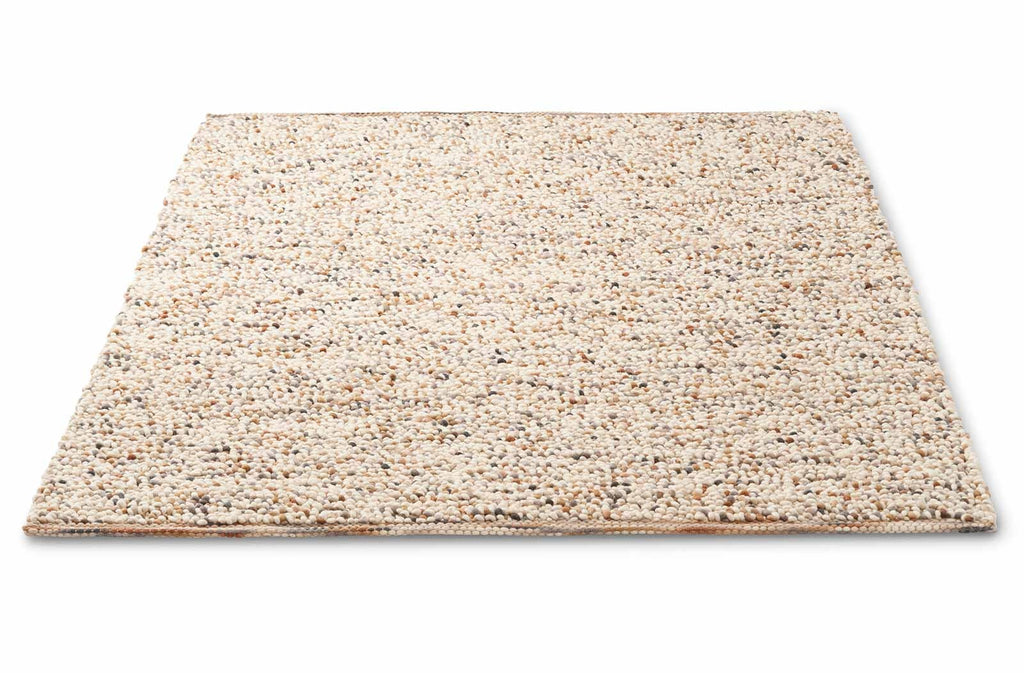 Brink & Campman Pebble Light Natural vloerkleed schuin van boven