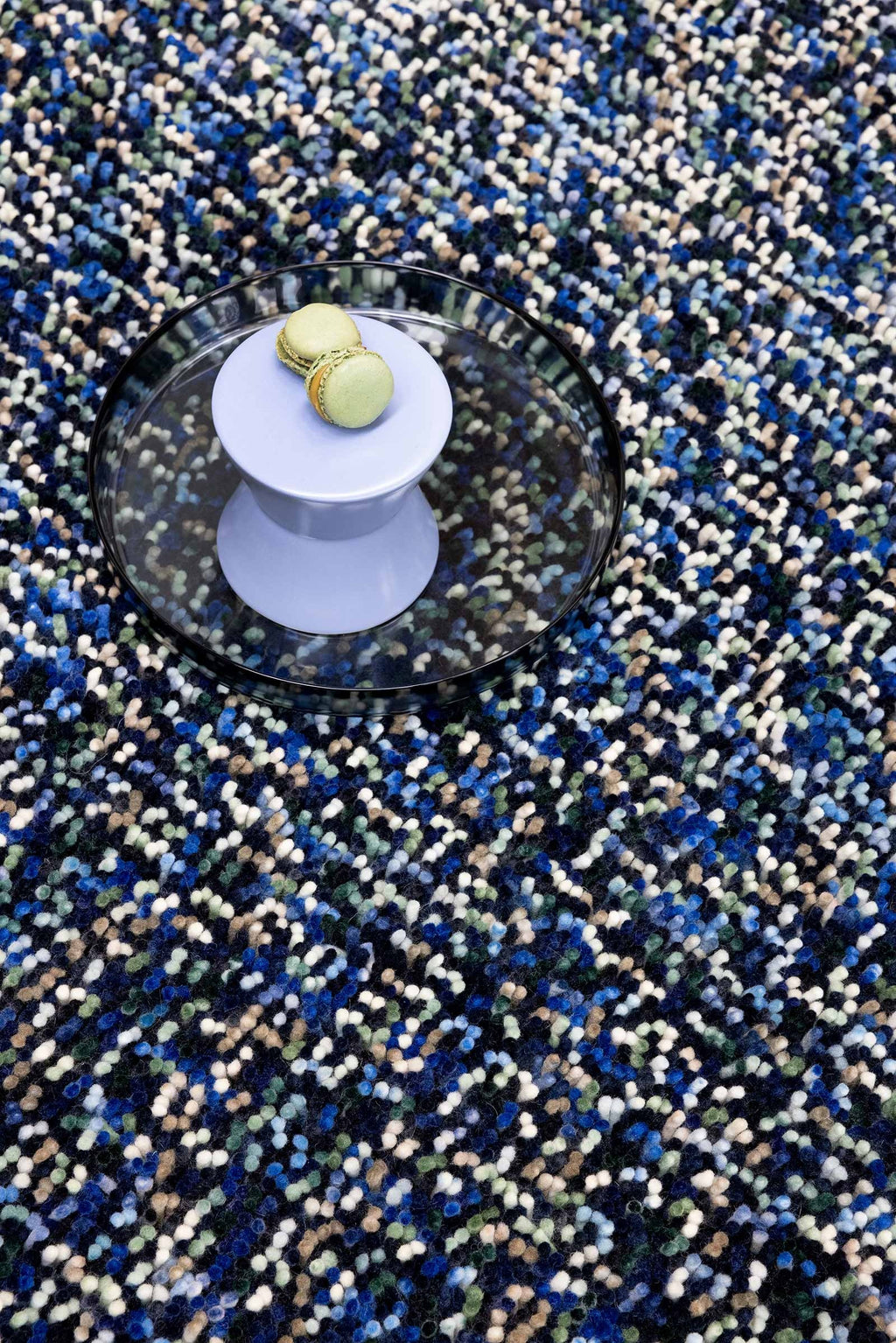 Brink & Campman Pop Art True Blue vloerkleed in een interieur