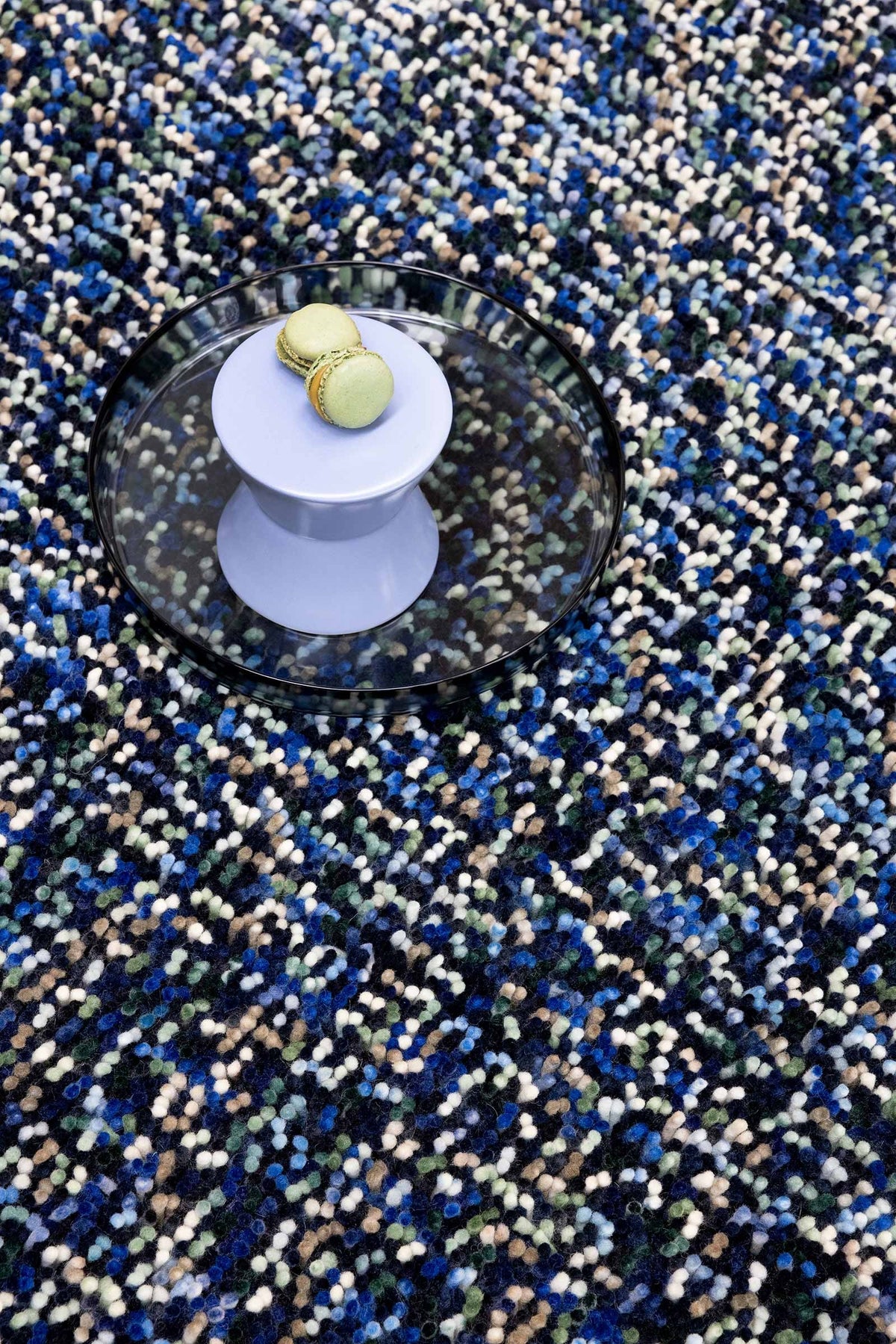 Brink & Campman Pop Art True Blue vloerkleed in een interieur