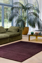 Brink & Campman Shade Low Plum/Fig vloerkleed in een interieur