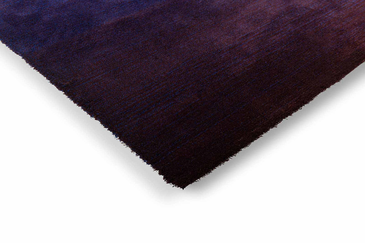 Brink & Campman Shade Low Electric Blue/Aubergine vloerkleed hoek en rand