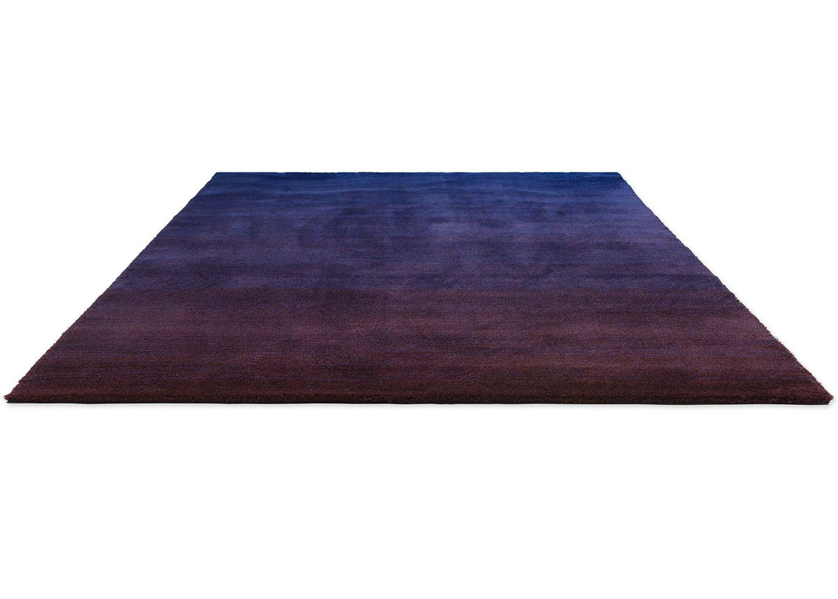 Brink & Campman Shade Low Electric Blue/Aubergine vloerkleed schuin van boven