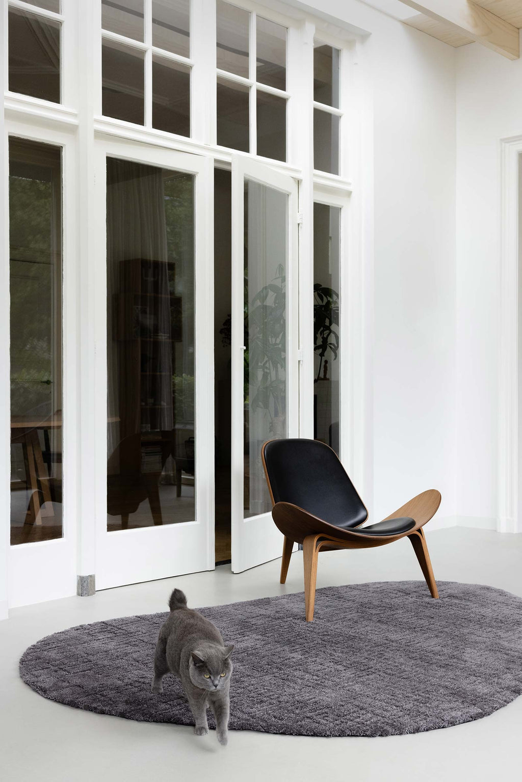 Brink & Campman Twinset Urban Graphite vloerkleed in een interieur