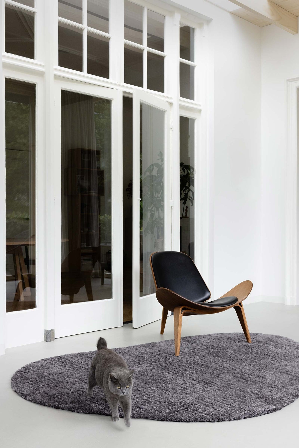 Brink & Campman Twinset Urban Graphite vloerkleed in een interieur