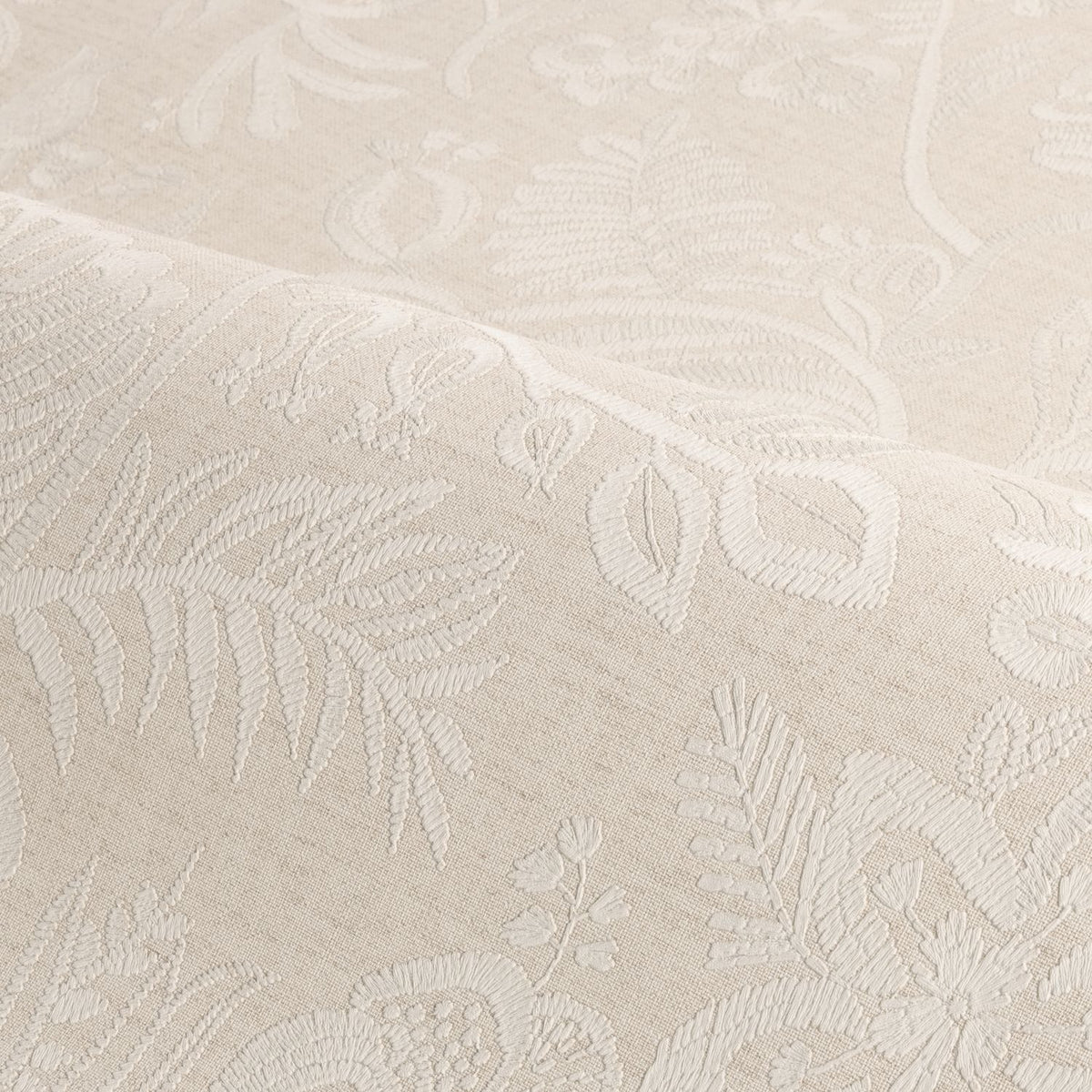 Casamance behang Broderies Pastel 76960100 detail