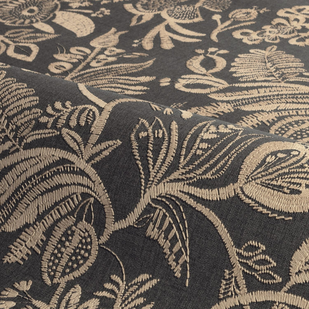 Casamance behang Broderies Pastel 76961120 detail